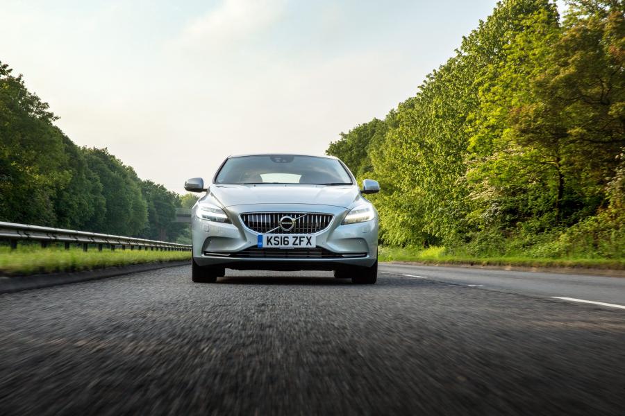  Volvo V40 D4 Inscription 2016 года  (UK) (фото 34 из 34)